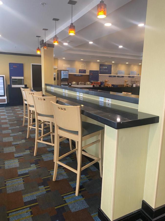 Holiday Inn Express And Suites Detroit North-Troy By Ihg Dış mekan fotoğraf